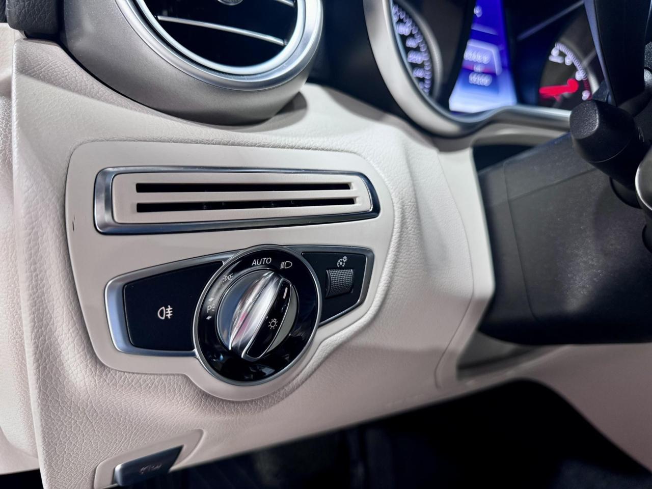 MERCEDES C300 *LOW MILLAGE*