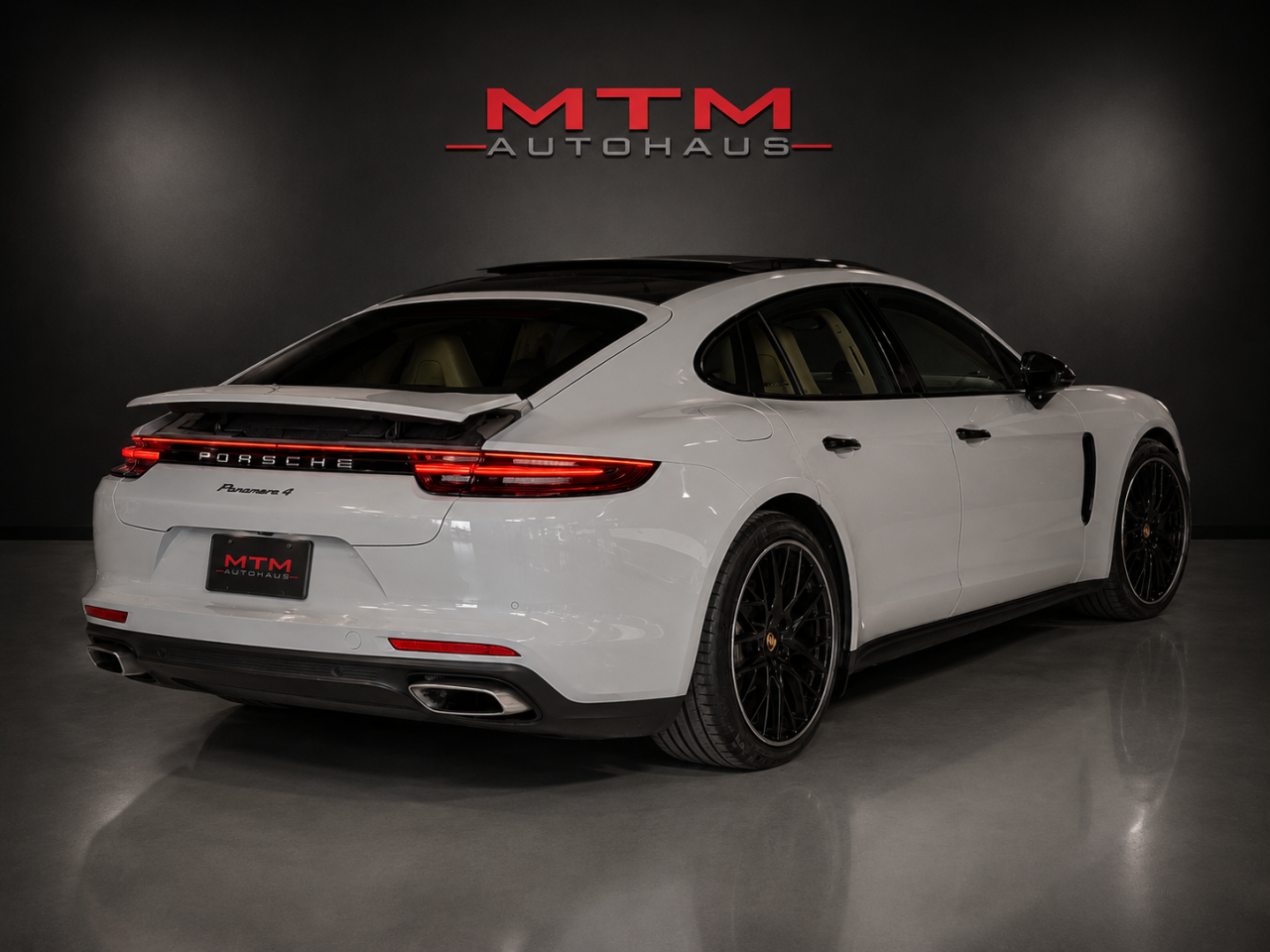Porsche Panamera 4