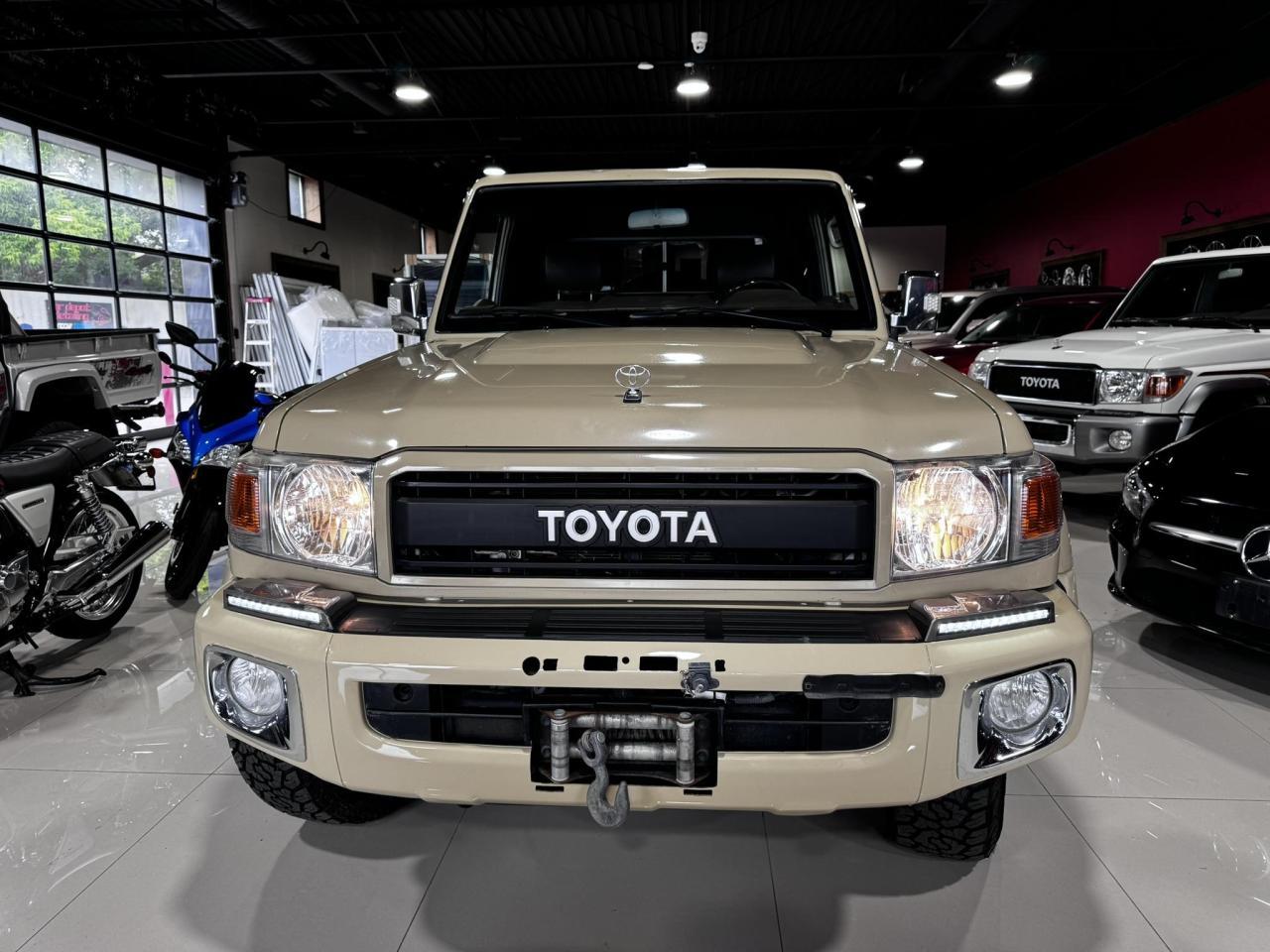 Land Cruiser 70 seies double cab